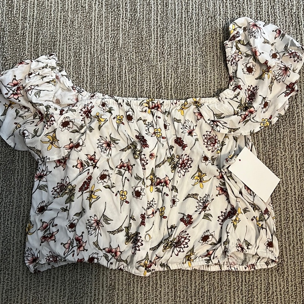 Xhilaration | white floral crop top 🌸